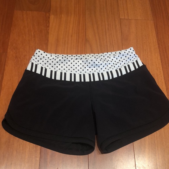 Lululemon Groovy Run Short, Size 4 - Picture 2 of 9